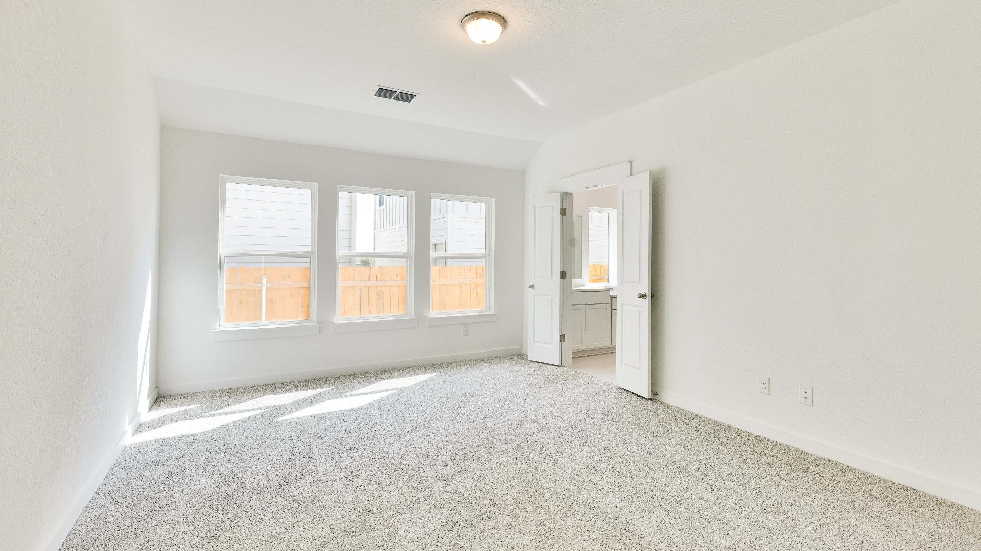512 Bloomington Loop photo 4