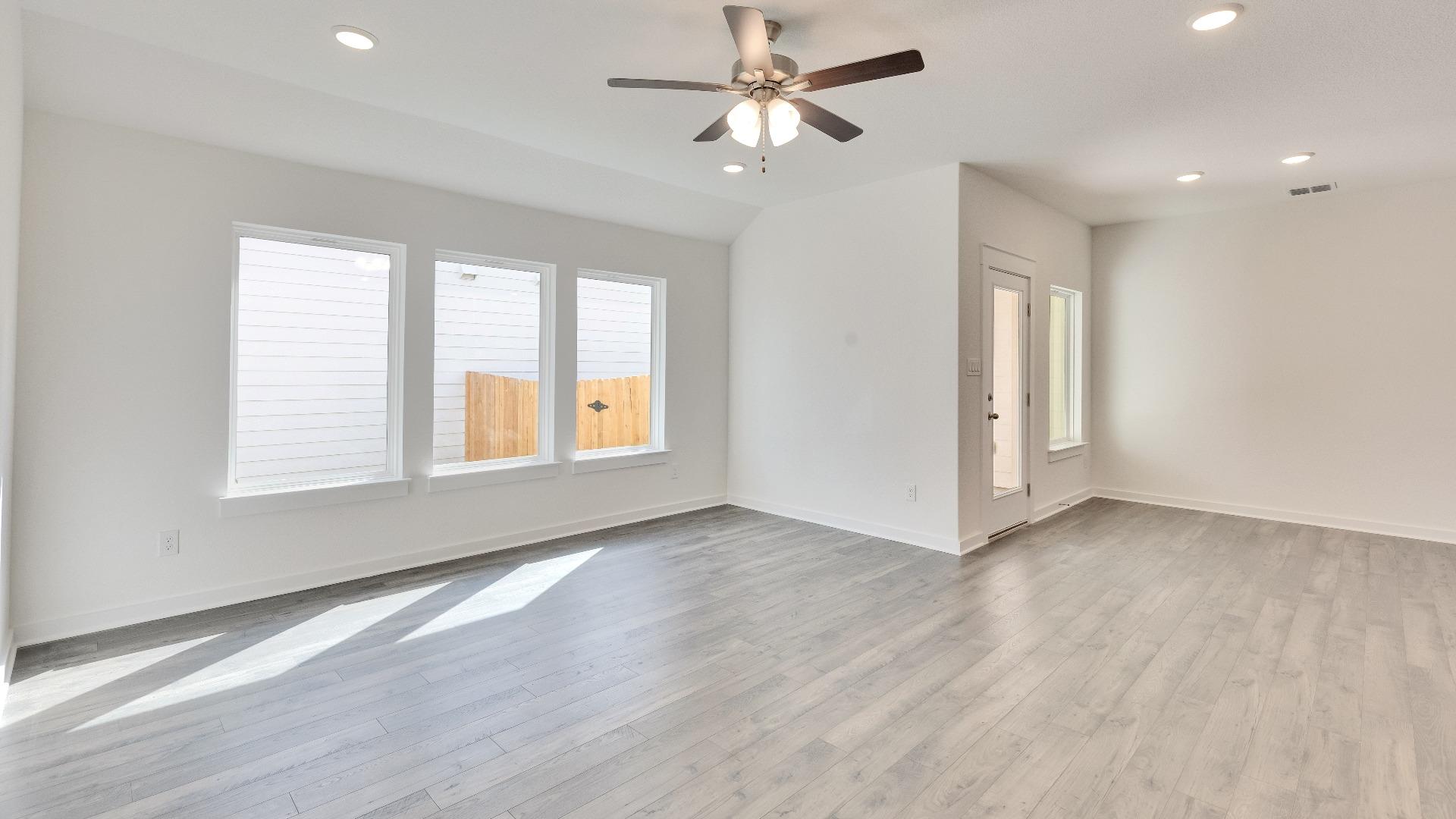 512 Bloomington Loop photo 7