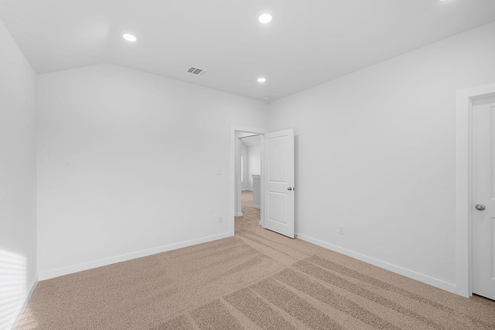 124 Hadleigh Dr photo 10