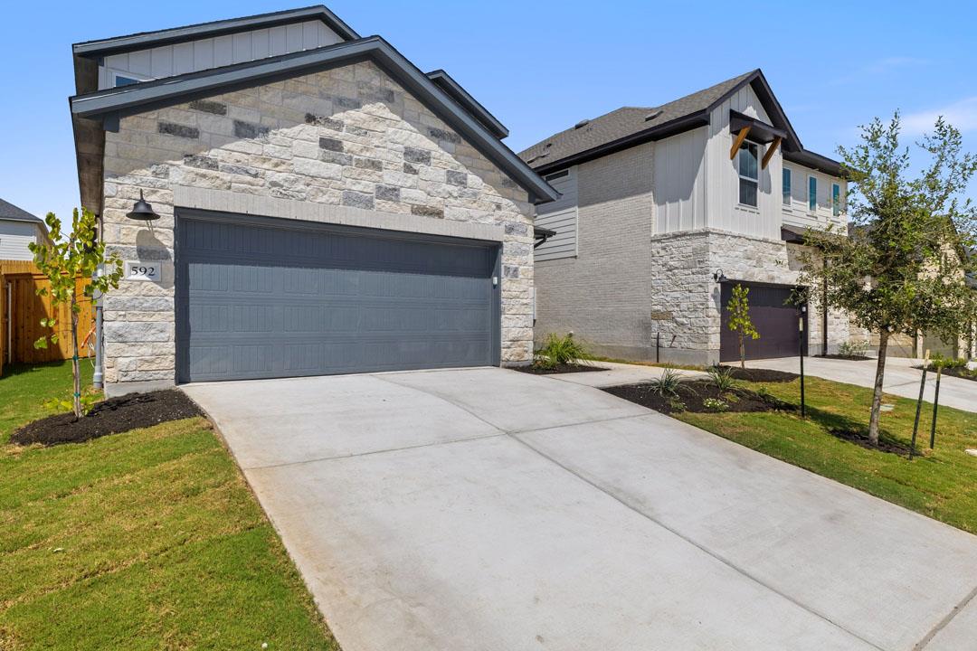 592 Darley Oak Drive photo 3