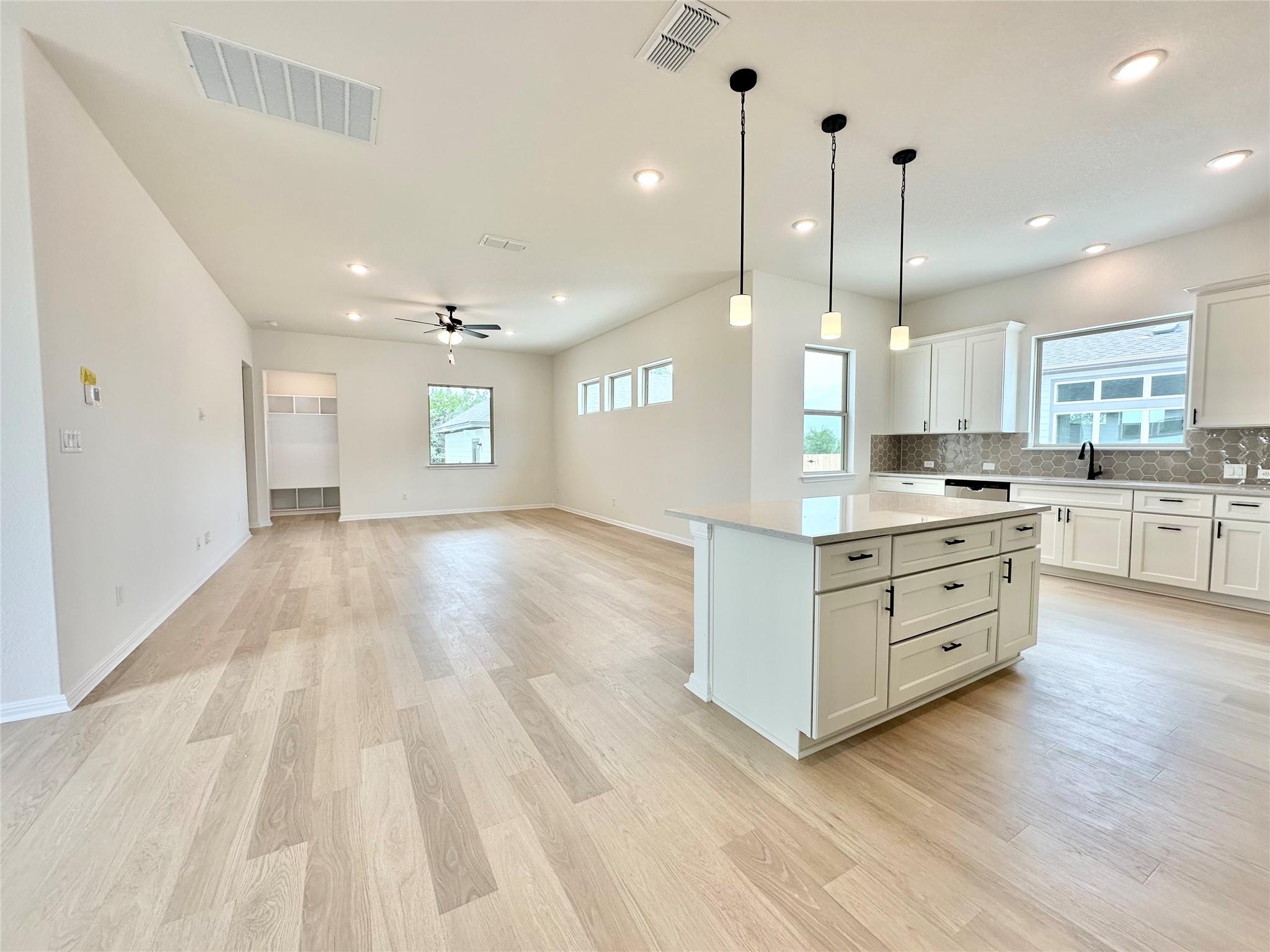 580 Treadwell Ln photo 3