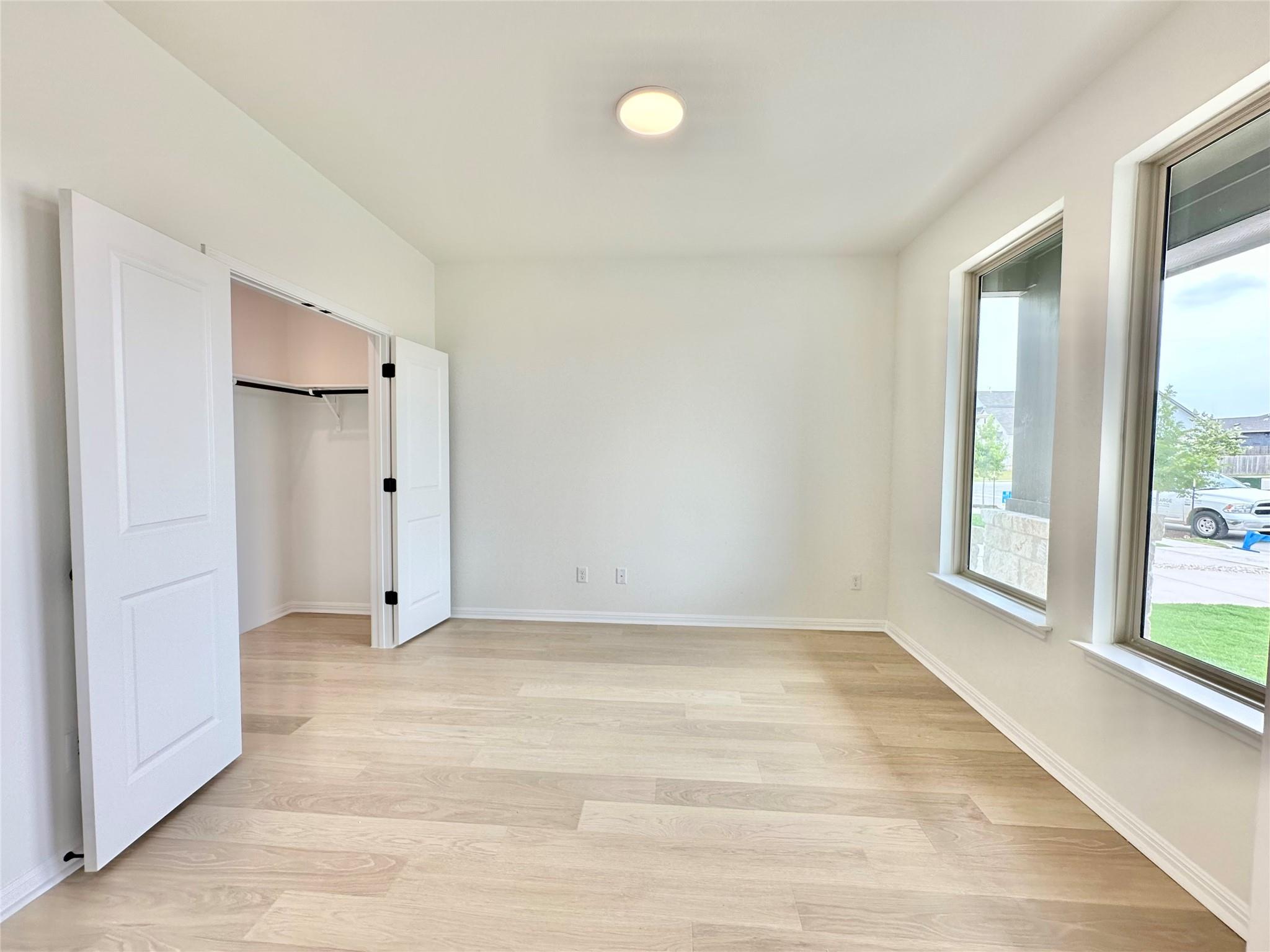 580 Treadwell Ln photo 4