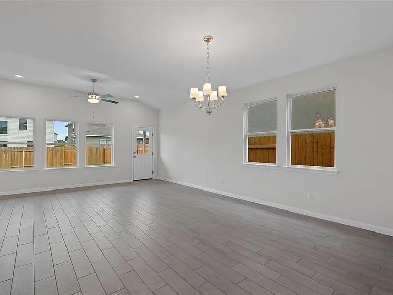 153 Arena Dr photo 4