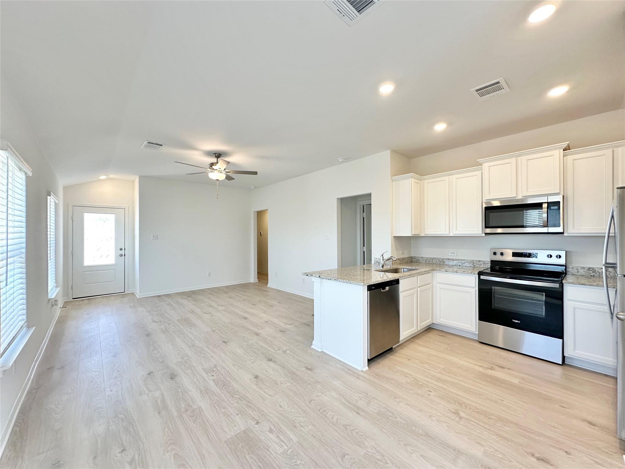 108 Captain Dooley Ln photo 3