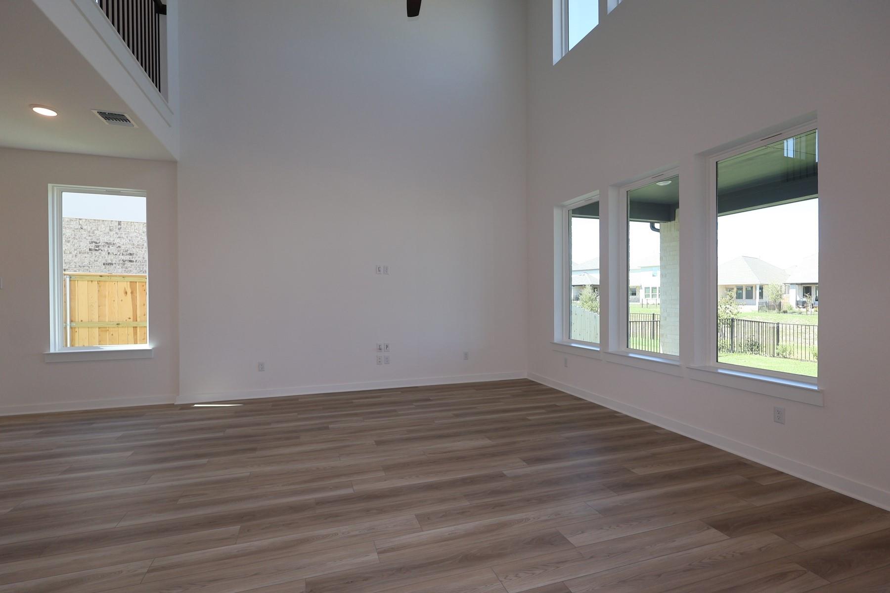 541 Bloomington Loop photo 4
